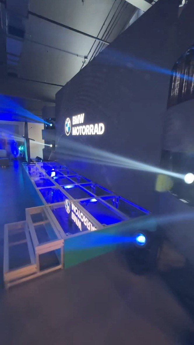 Escenario transparente en evento 1