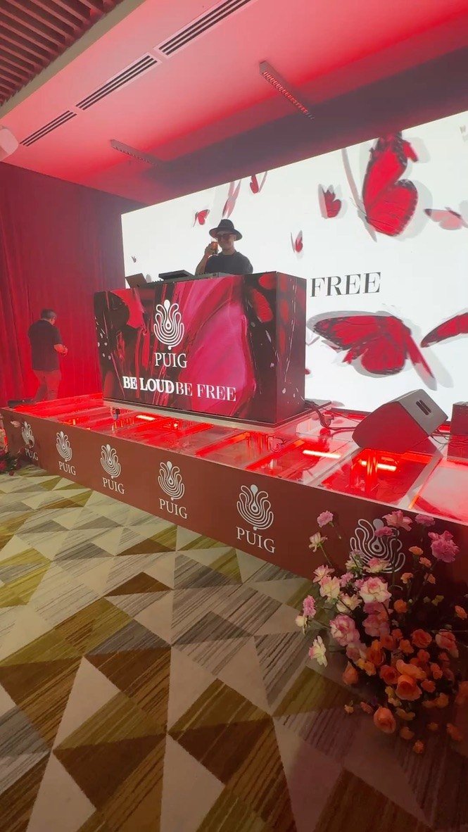 Escenario transparente en evento 4