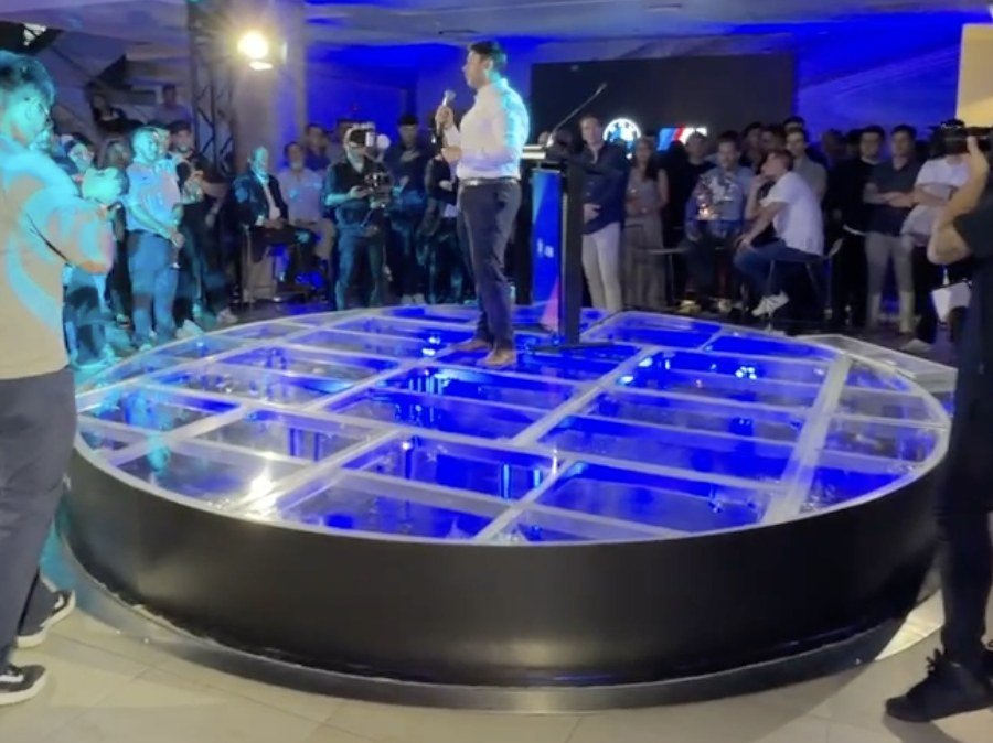 Escenario circular en evento 2