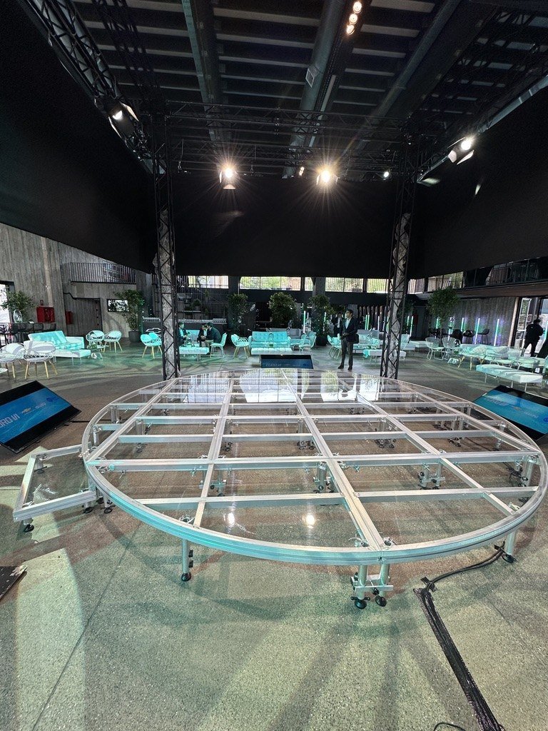 Escenario circular en evento 4