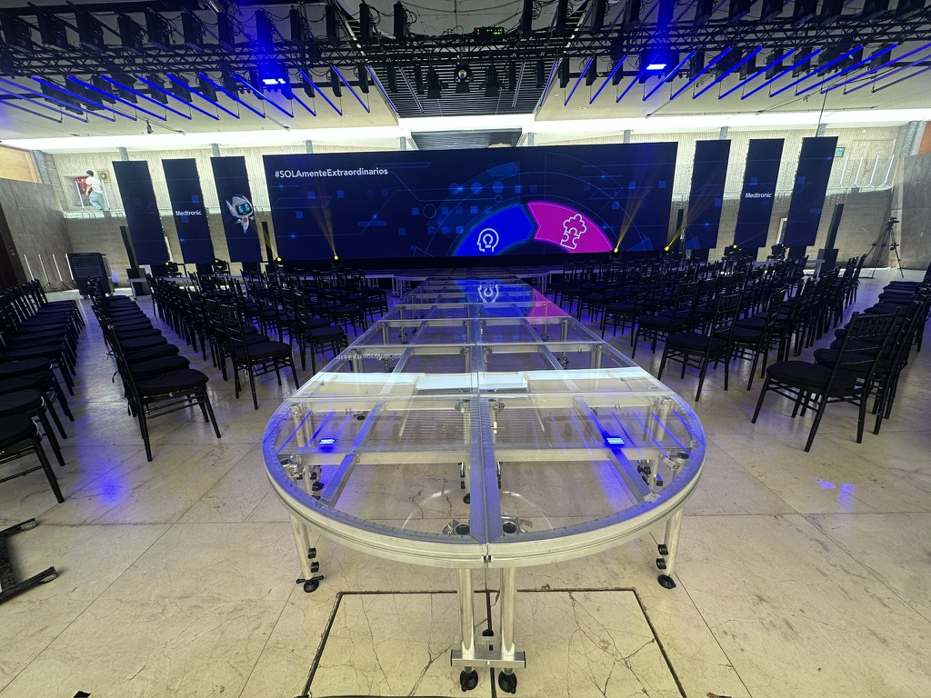Escenario circular — evento corporativo